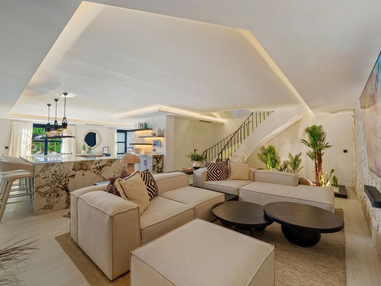 Villa for Sale in Nueva Andalucía, Malaga 30