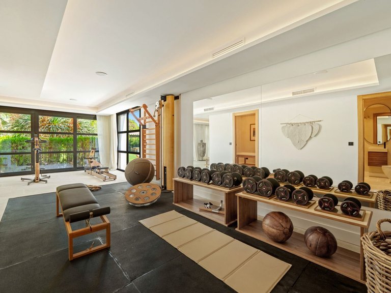 Villa for Sale in Nueva Andalucía, Malaga 34