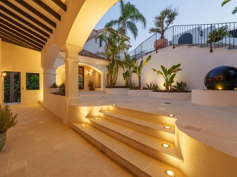 Villa for Sale in Nueva Andalucía, Malaga 49