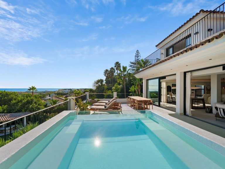 Villa for Sale in Nueva Andalucía, Malaga 5