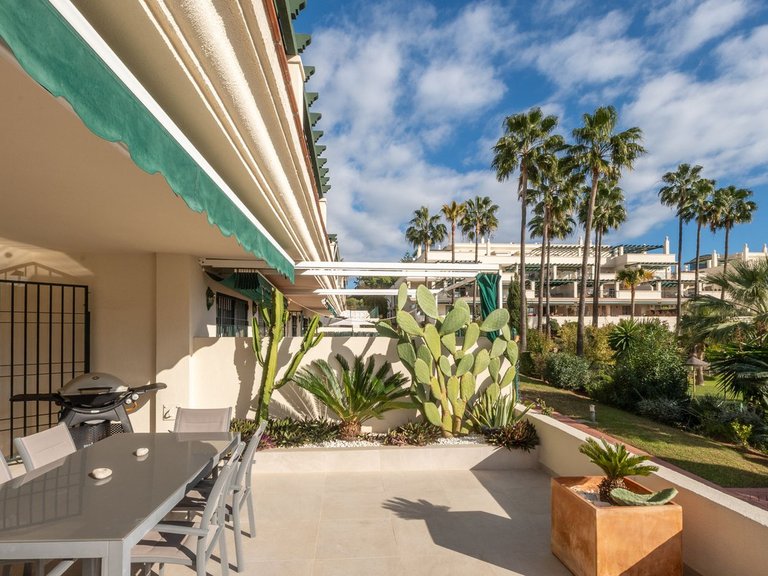 Apartment for Sale in Nueva Andalucía, Malaga 20