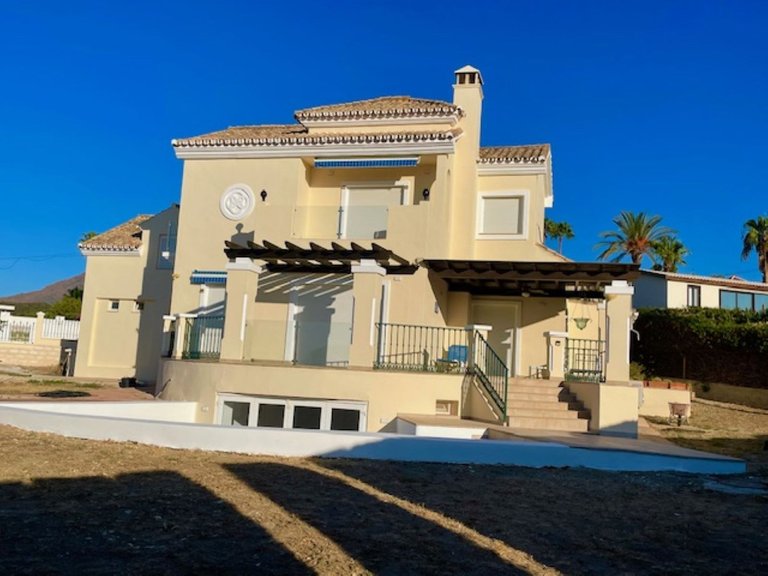 Villa for Sale in Estepona, Malaga 3