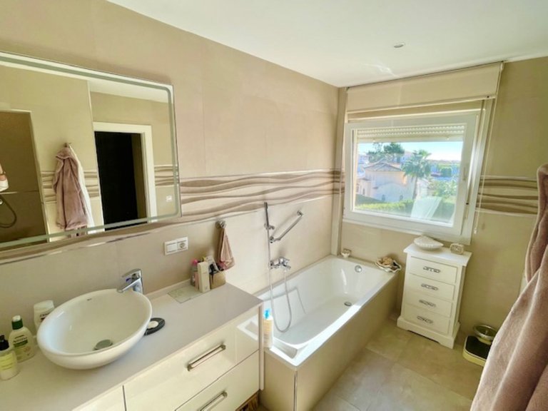 Villa for Sale in Estepona, Malaga 33