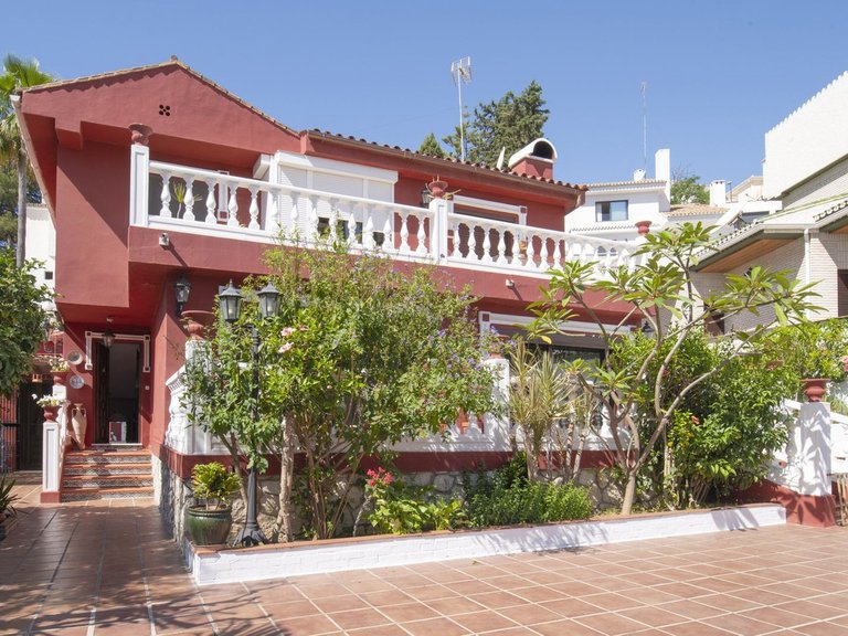 Villa for Sale in Cerrado De Calderón, Malaga 1