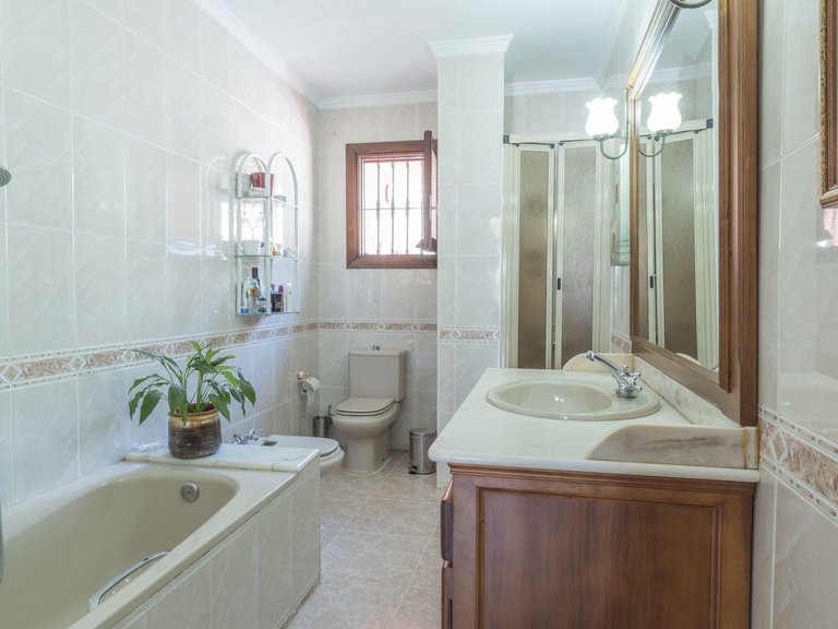 Villa for Sale in Cerrado De Calderón, Malaga 39