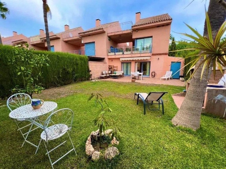 Villa for Sale in Nueva Andalucía, Malaga 1