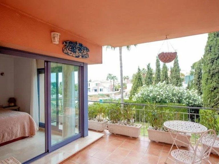 Villa for Sale in Nueva Andalucía, Malaga 10