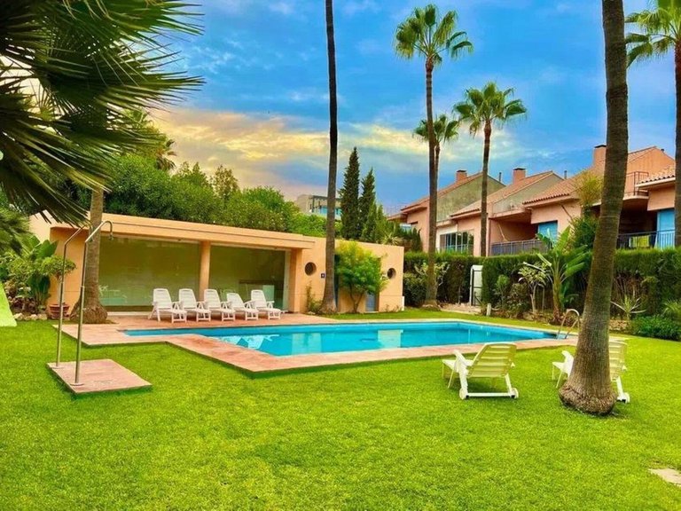 Villa for Sale in Nueva Andalucía, Malaga 11
