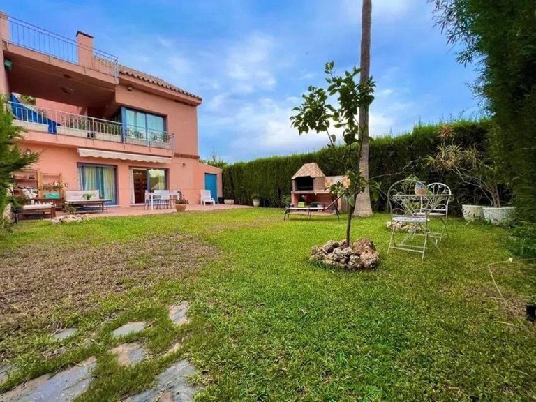 Villa for Sale in Nueva Andalucía, Malaga 2