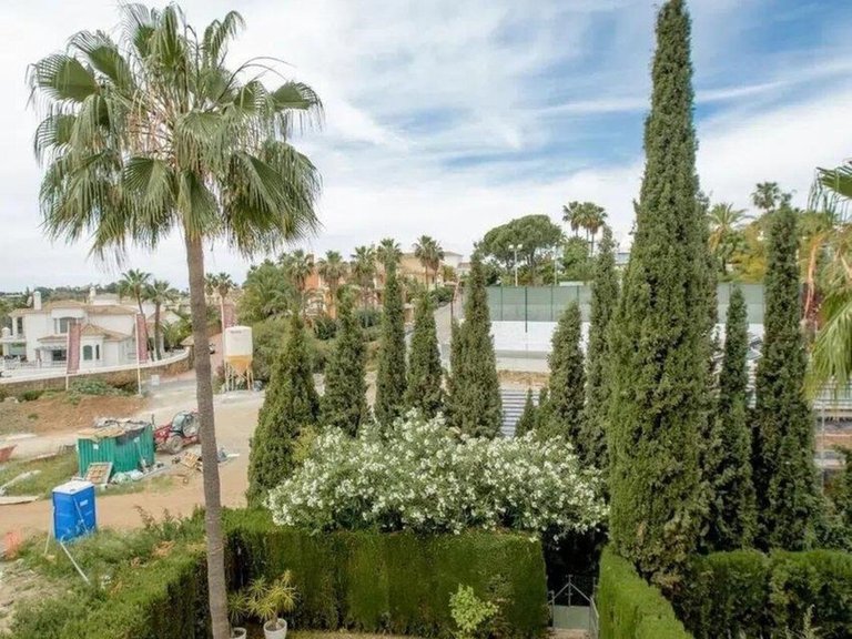 Villa for Sale in Nueva Andalucía, Malaga 25