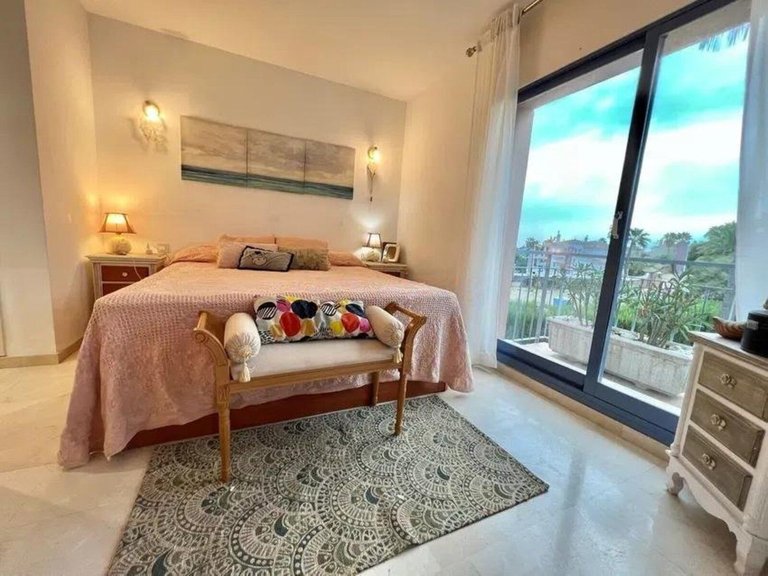 Villa for Sale in Nueva Andalucía, Malaga 8