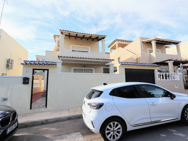 Villa for Sale in Villamartin, Alicante 32