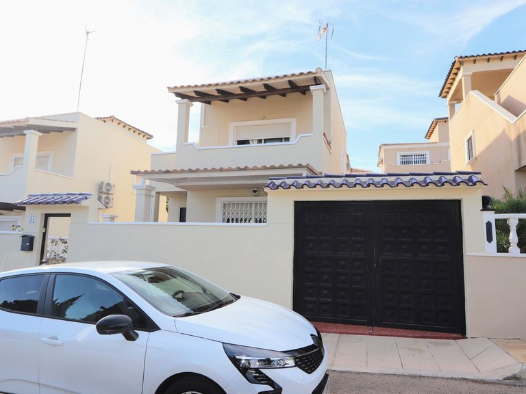 Villa for Sale in Villamartin, Alicante 34