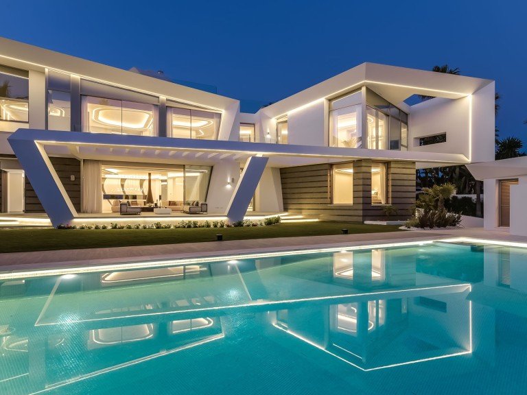 Villa for Sale in Marbella, Malaga 1