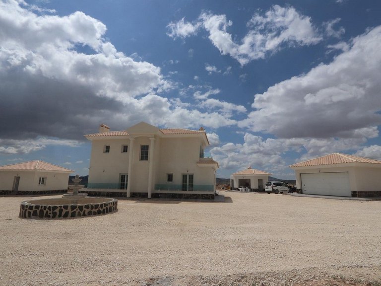 Villa for Sale in Pinoso, Alicante 9