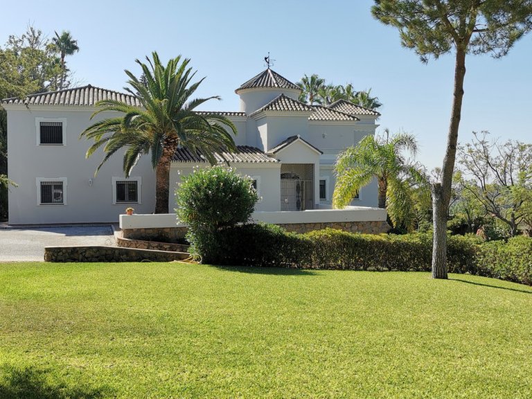 Villa for Sale in Estepona, Malaga 1