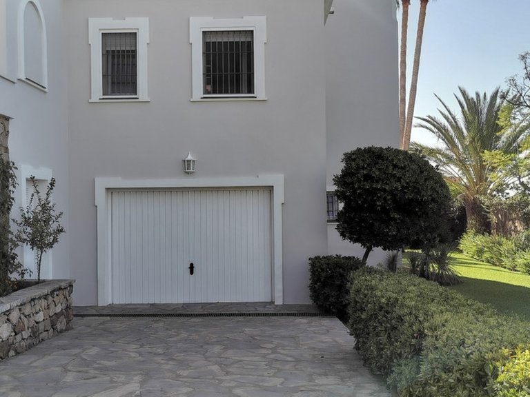 Villa for Sale in Estepona, Malaga 10