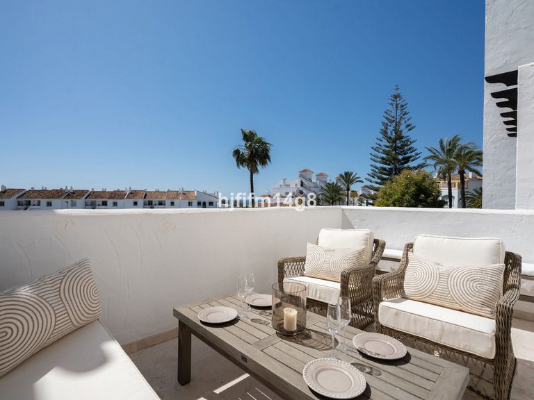 Apartment for Sale in Nueva Andalucía, Malaga 15