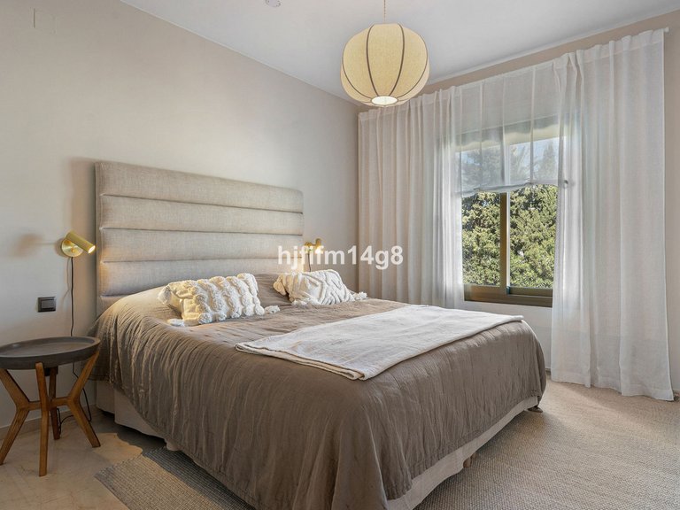 Apartment for Sale in Nueva Andalucía, Malaga 17