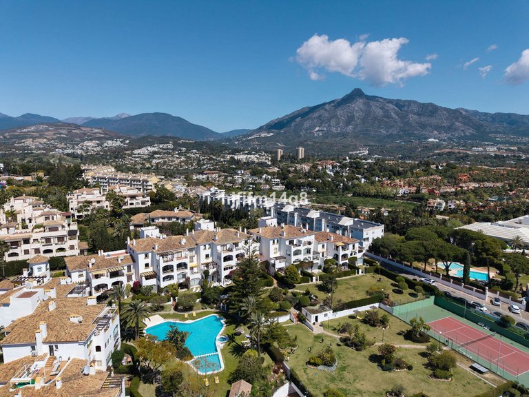 Apartment for Sale in Nueva Andalucía, Malaga 26
