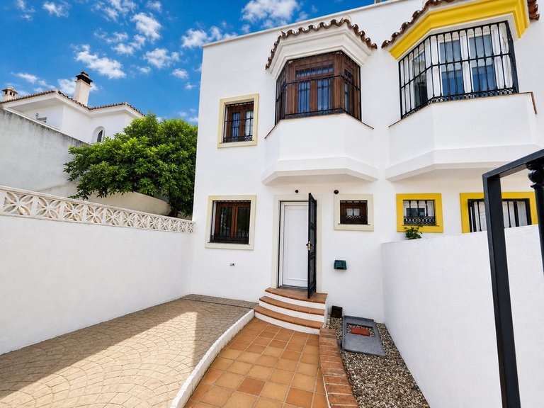 Villa for Sale in La Duquesa, Malaga 1