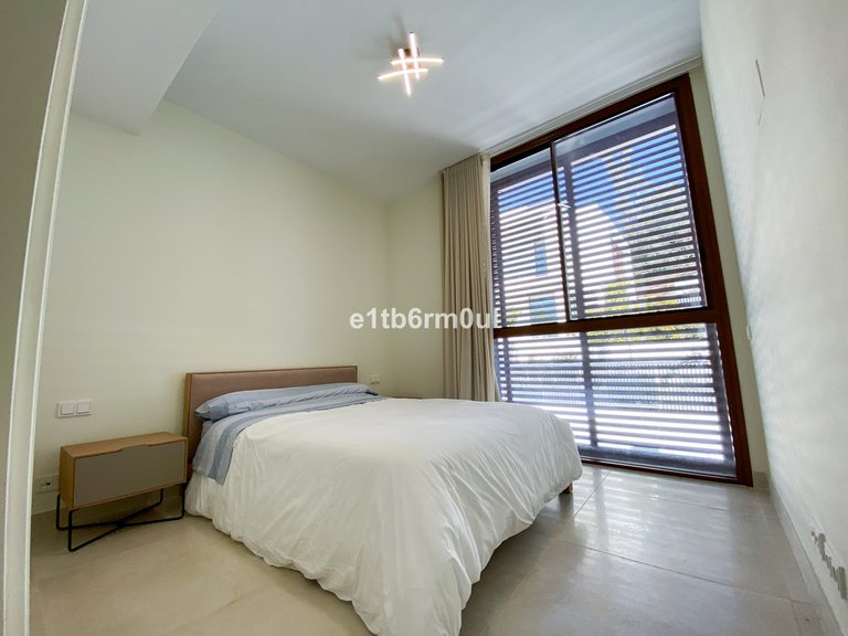 Villa for Sale in The Golden Mile, Malaga 10