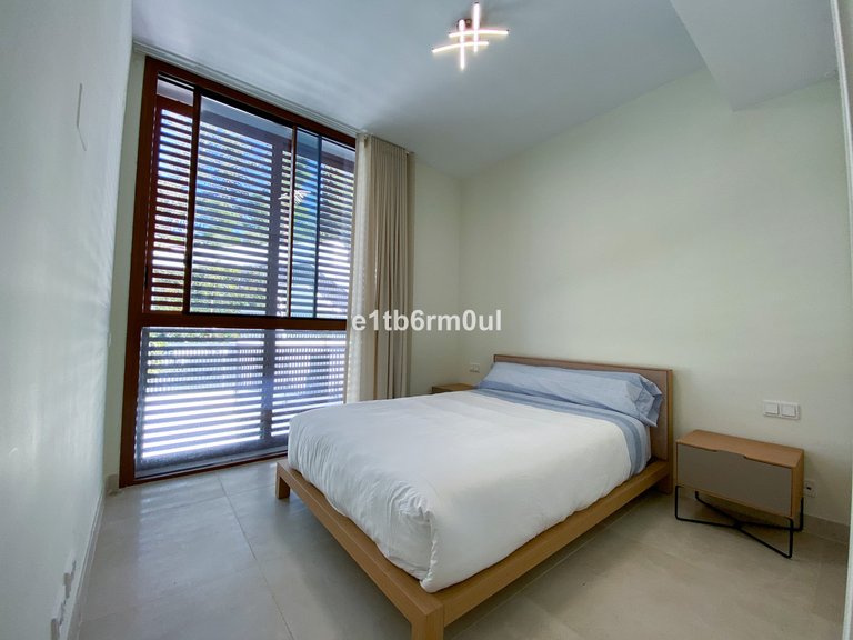 Villa for Sale in The Golden Mile, Malaga 11