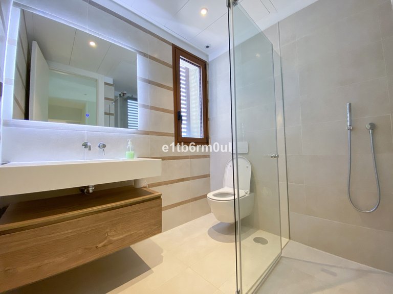 Villa for Sale in The Golden Mile, Malaga 12