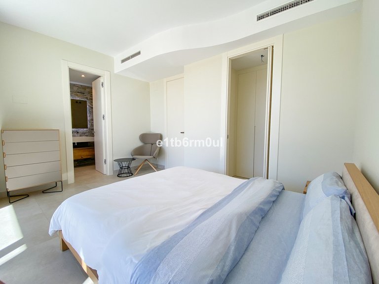 Villa for Sale in The Golden Mile, Malaga 13
