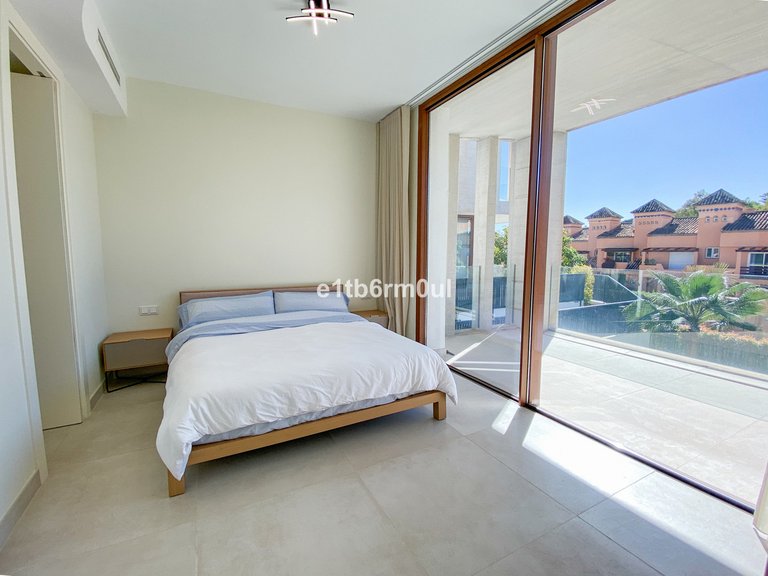Villa for Sale in The Golden Mile, Malaga 14