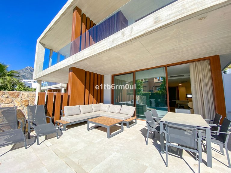 Villa for Sale in The Golden Mile, Malaga 4
