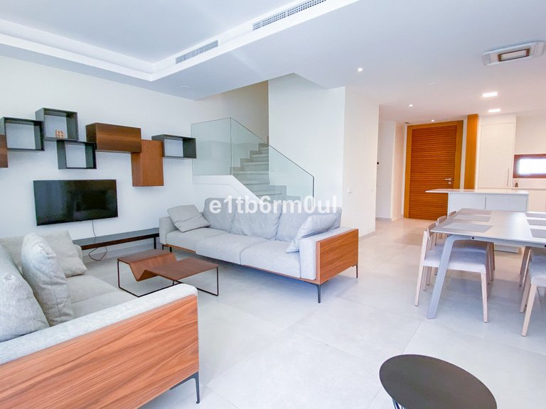 Villa for Sale in The Golden Mile, Malaga 5
