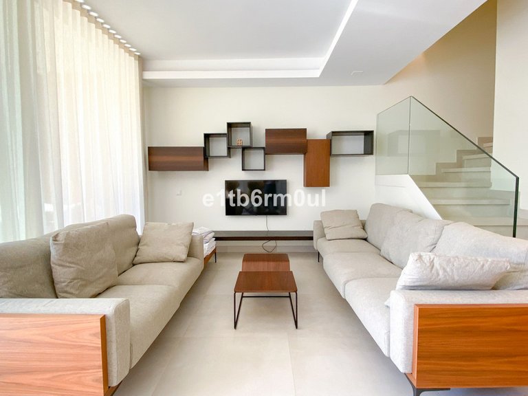 Villa for Sale in The Golden Mile, Malaga 6