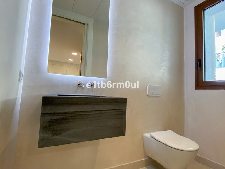 Villa for Sale in The Golden Mile, Malaga 9