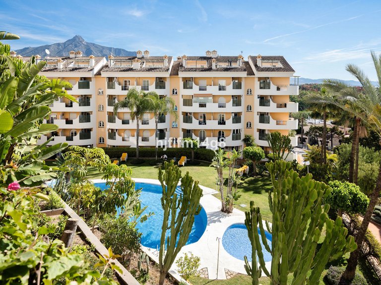 Apartment for Sale in Nueva Andalucía, Malaga 22