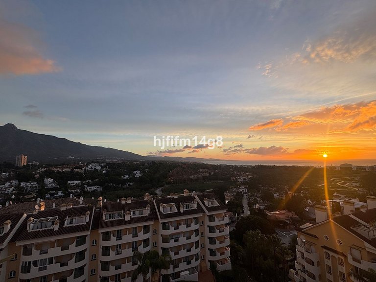 Apartment for Sale in Nueva Andalucía, Malaga 27