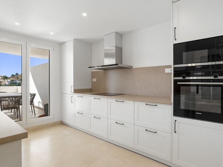 Apartment for Sale in Aloha, Malaga 12