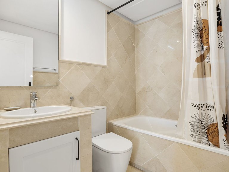 Apartment for Sale in Aloha, Malaga 16