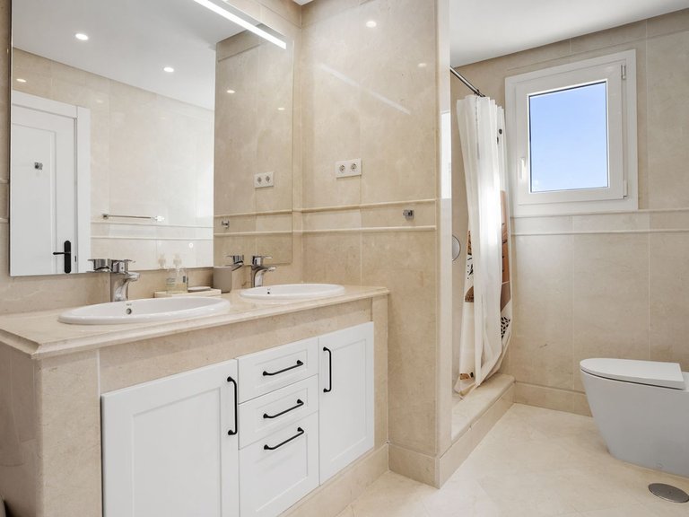 Apartment for Sale in Aloha, Malaga 17