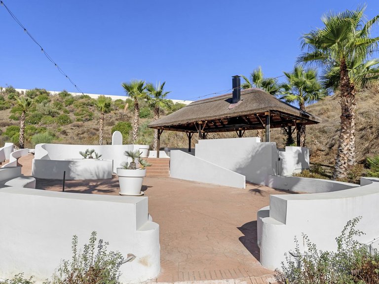 Apartment for Sale in Aloha, Malaga 22