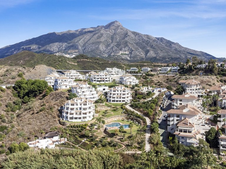 Apartment for Sale in Aloha, Malaga 31