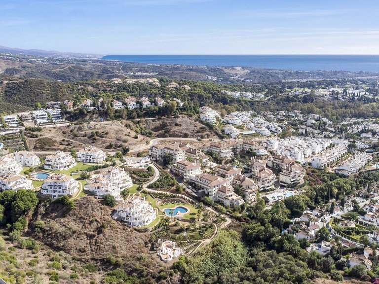 Apartment for Sale in Aloha, Malaga 35