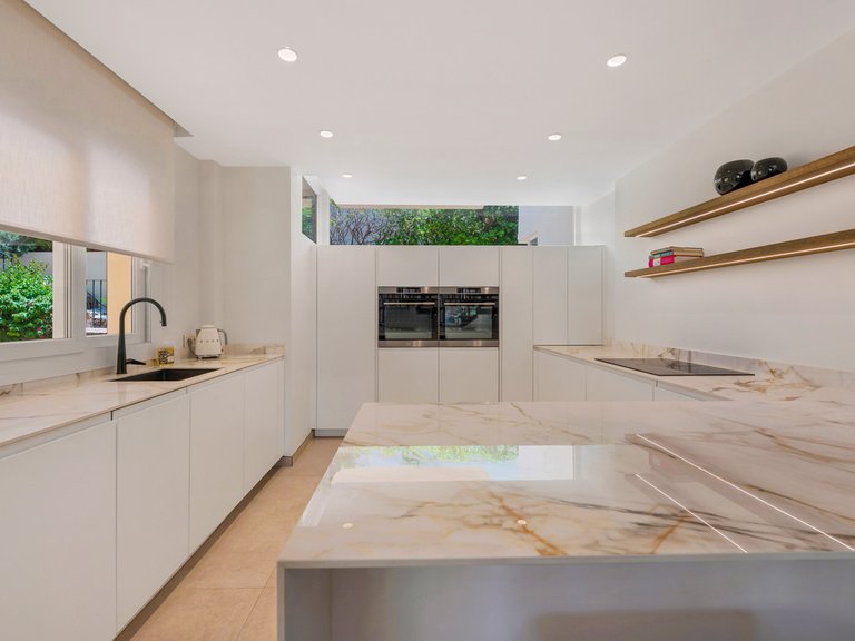 Villa for Sale in La Quinta, Malaga 12