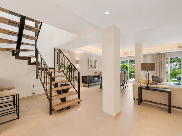 Villa for Sale in La Quinta, Malaga 13