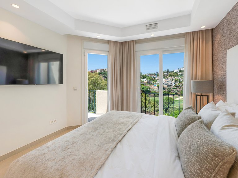 Villa for Sale in La Quinta, Malaga 19