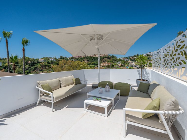 Villa for Sale in La Quinta, Malaga 2