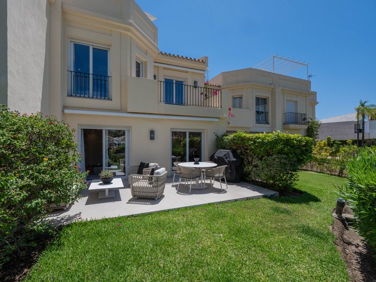 Villa for Sale in La Quinta, Malaga 32
