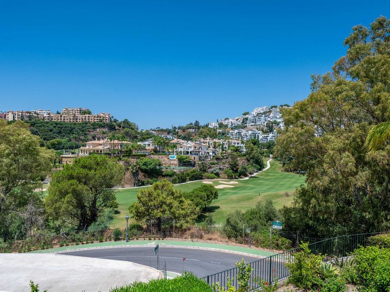 Villa for Sale in La Quinta, Malaga 33