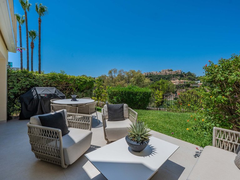 Villa for Sale in La Quinta, Malaga 4