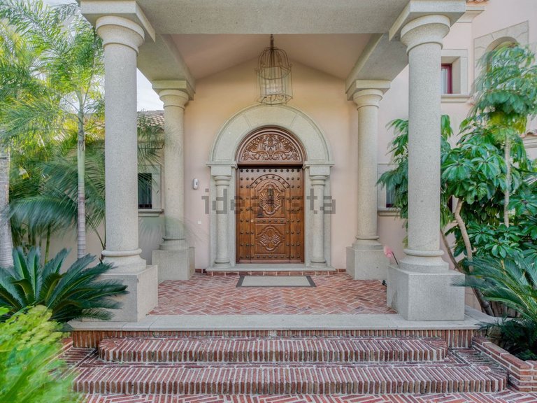 Villa for Sale in Los Flamingos, Malaga 10